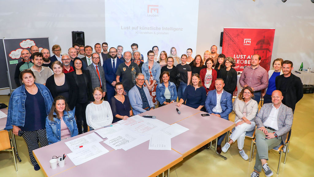 Gruppenbild aller Teilnehmer:innen des KI-Workshops Leoben